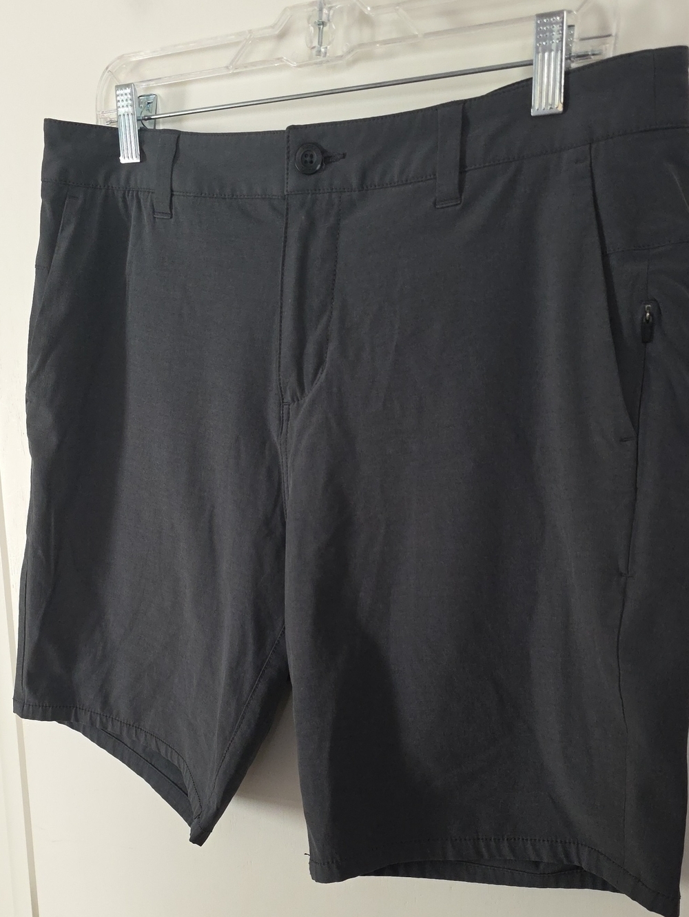 Vuori Gray Performance Shorts 34W 7.5" Inseam Perfect Condition
